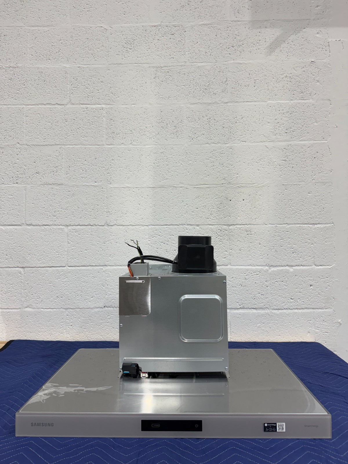 Samsung 30" BESPOKE Smart Range Hood, Clean Grey - Used