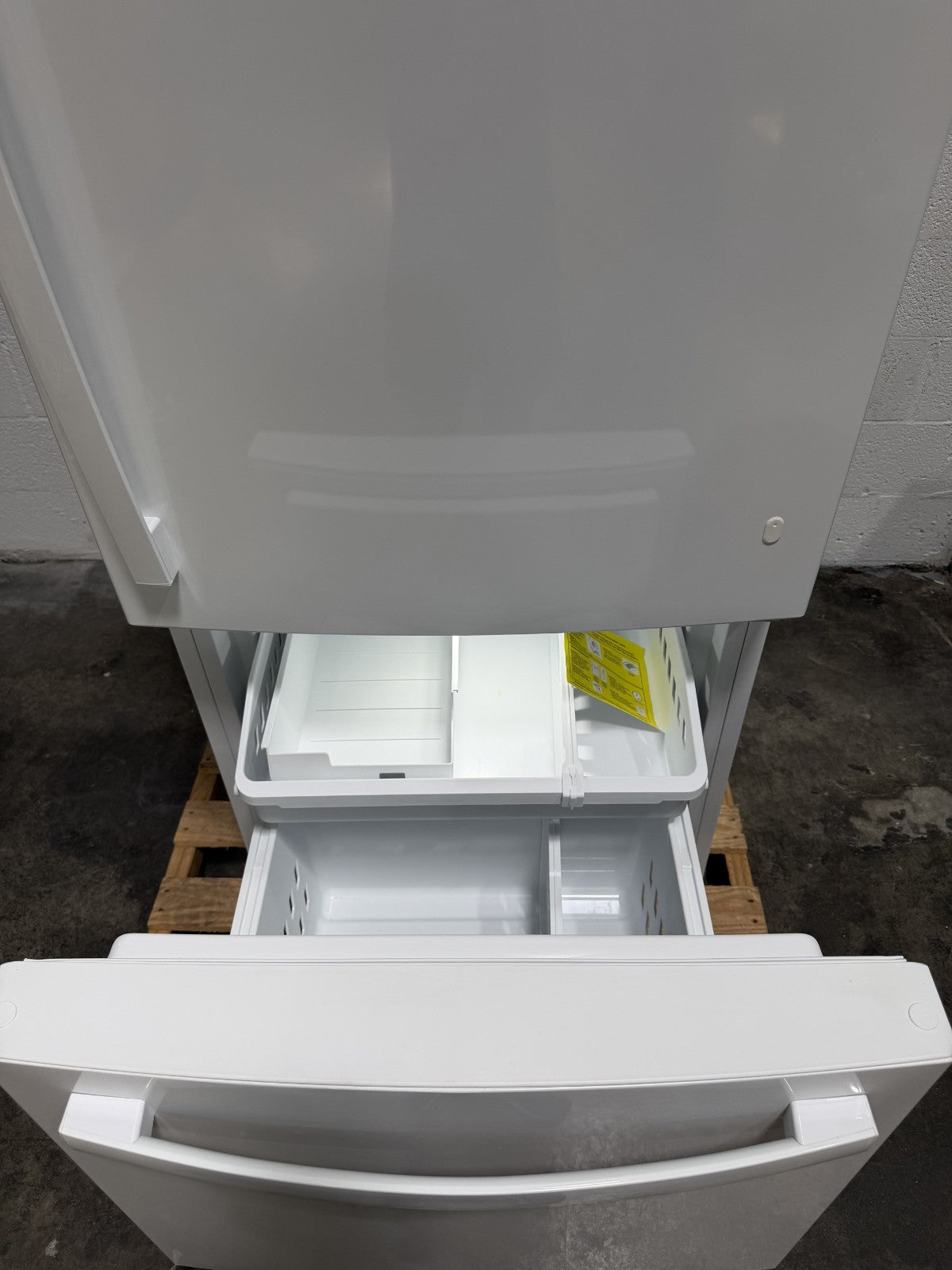 ENERGY STAR 21.0 Cu. Ft. Bottom-Freezer Refrigerator GDE21EGKWRWW