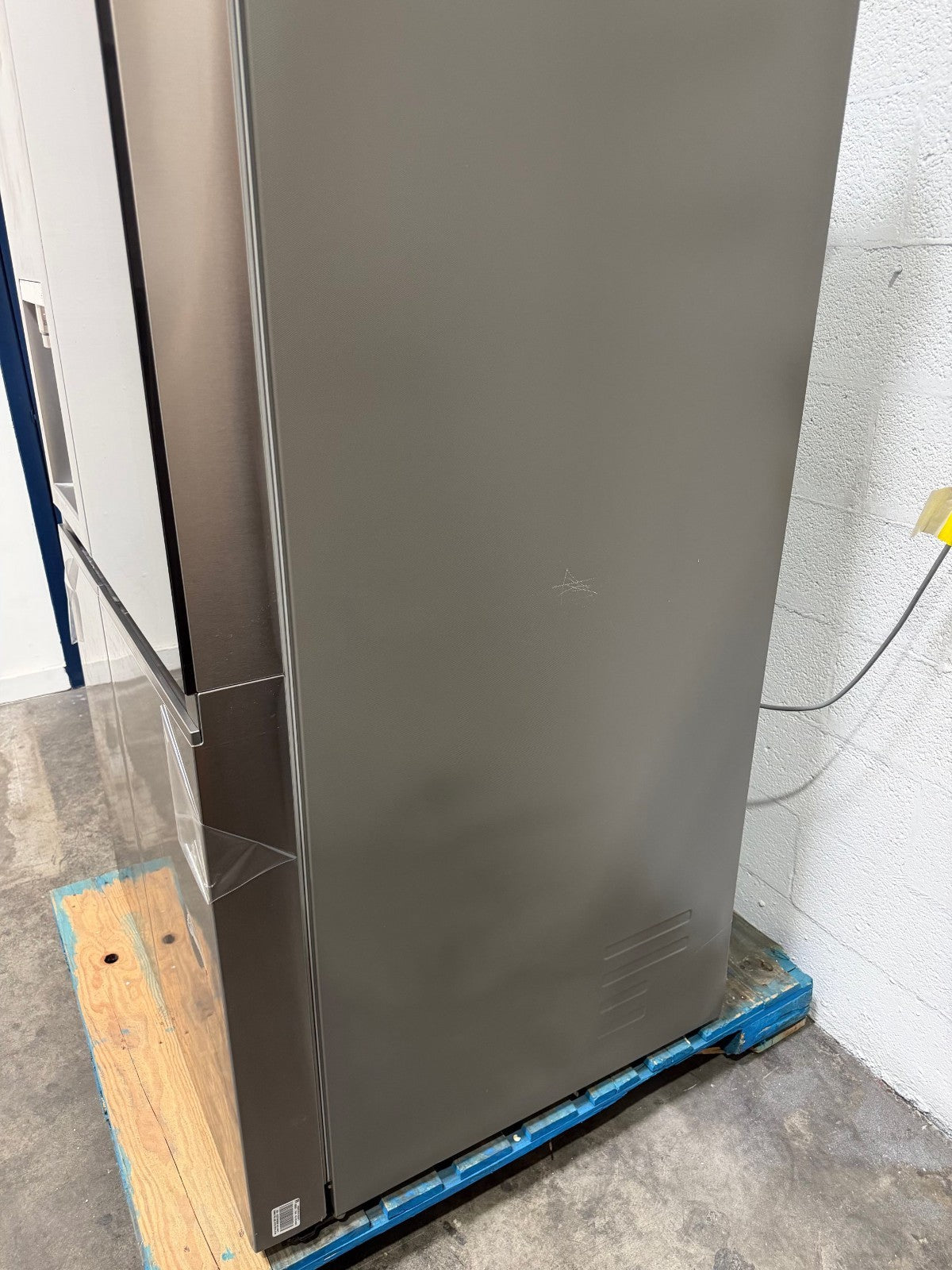 LRSOS2706S 27 cu. ft. Side-By-Side InstaView Refrigerator
