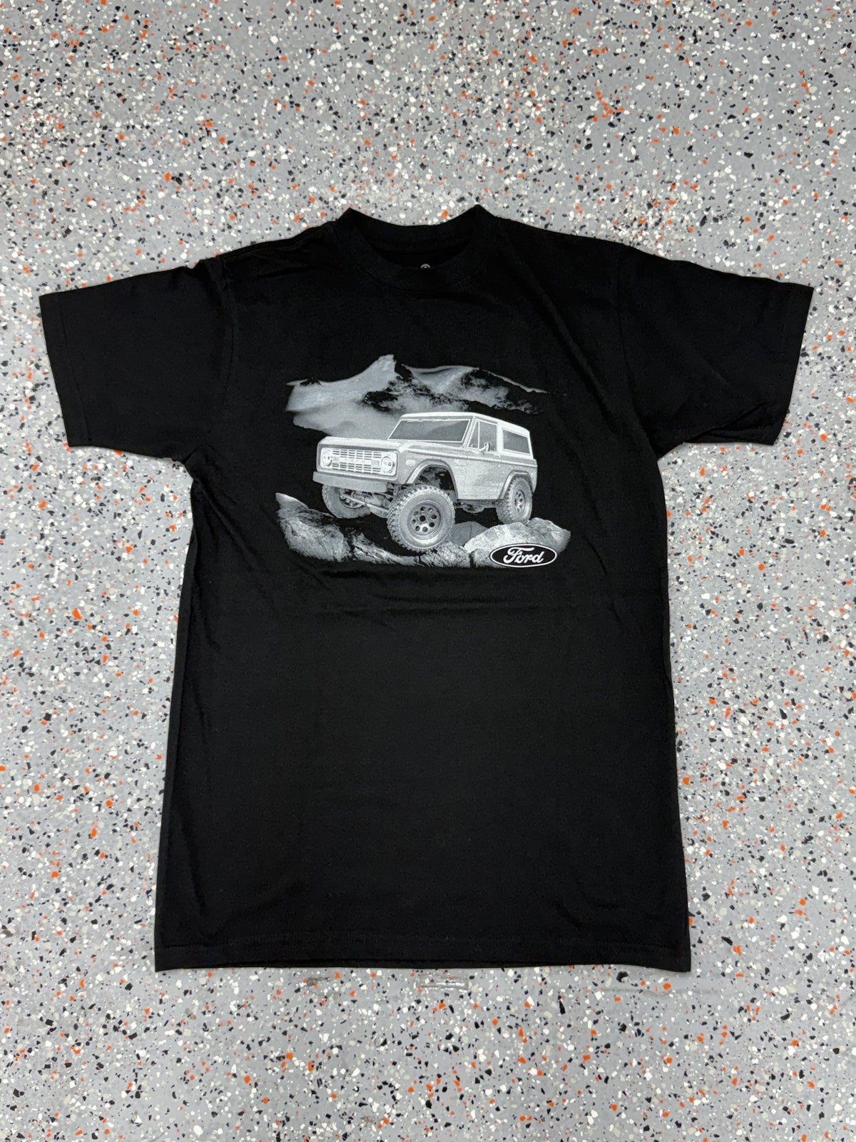 Ford Bronco T-shirt: Classic Car Graphic Tee - M
