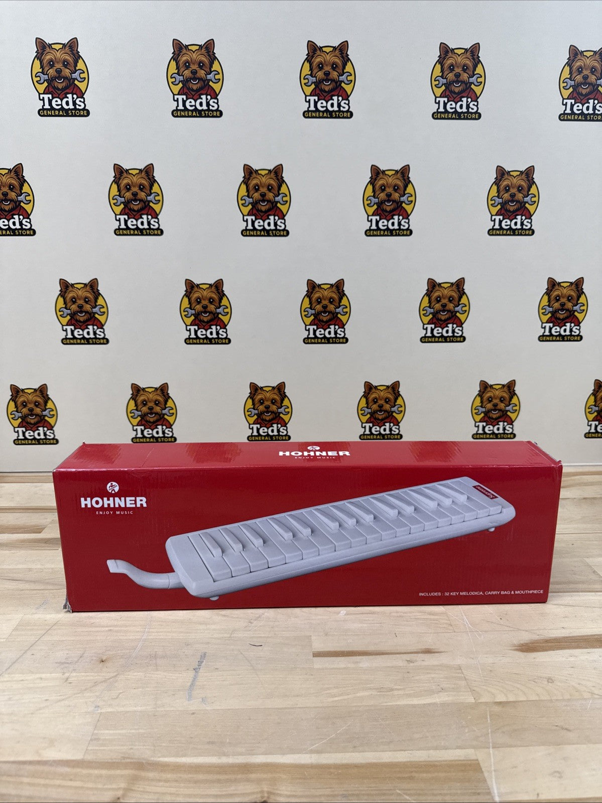 Supreme x Hohner Melodica FW18 – White 32-Key Instrument + Case – Rare Collab