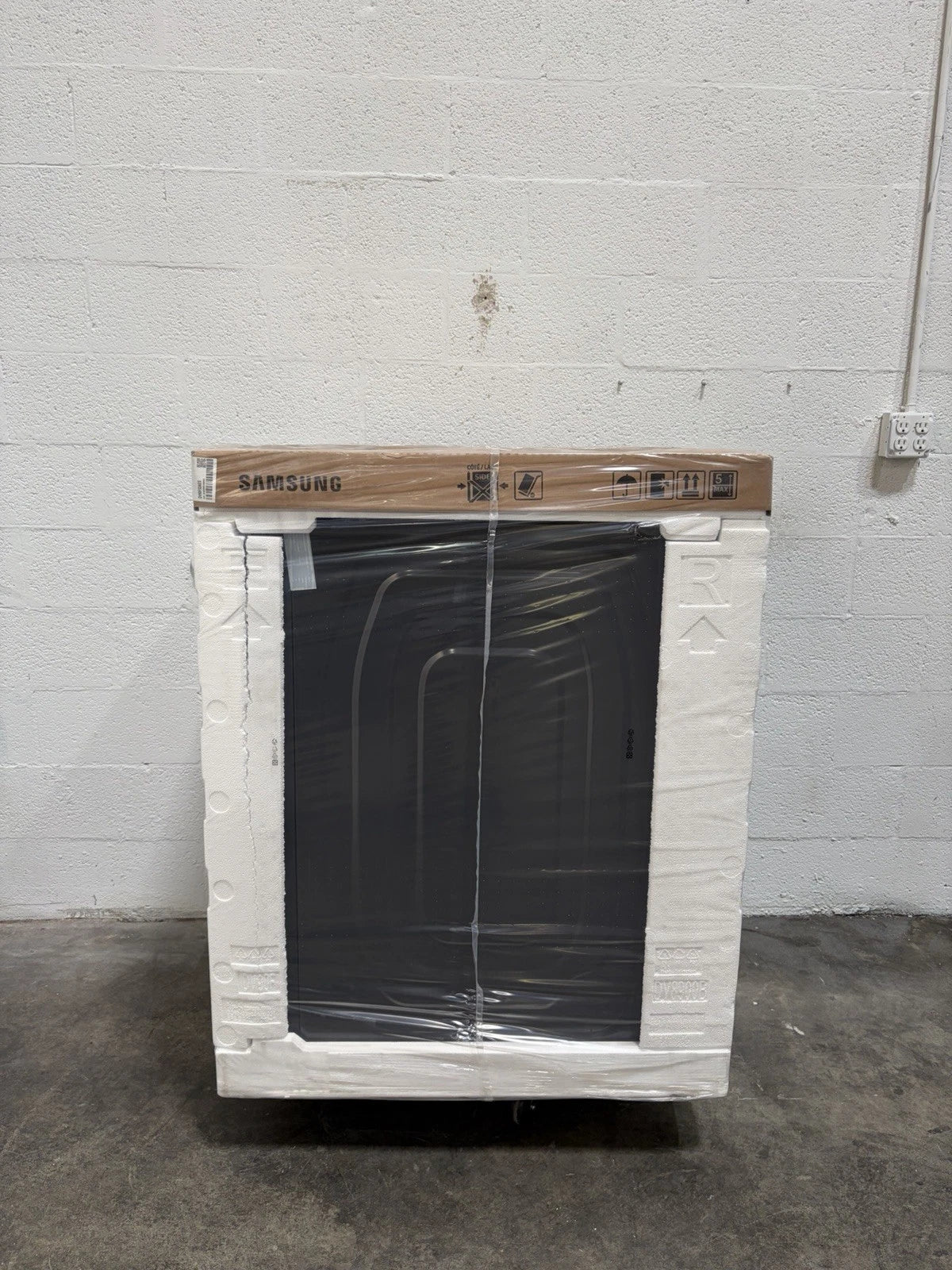 7.6 cu ft vented Front Load Stackable Bespoke Electric Dryer