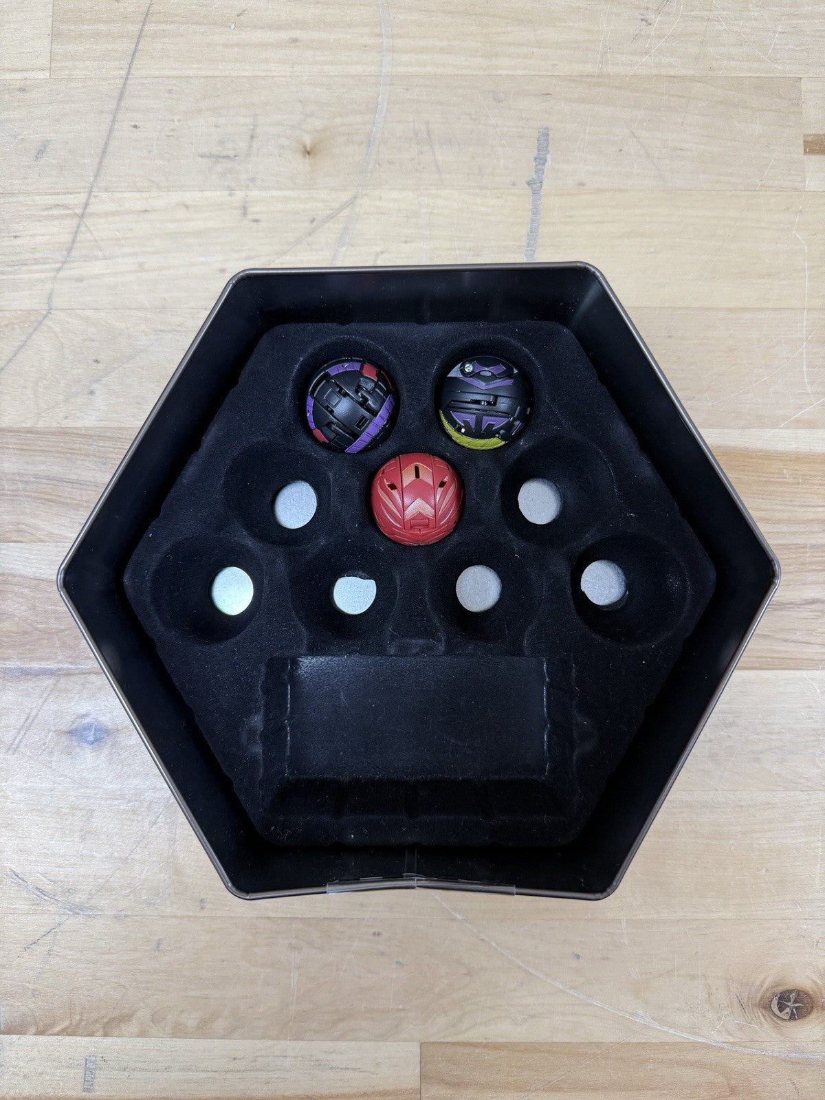 Bakugan 18 Battle Brawlers Hexagon Tin Collector’s Set (Missing Pieces)