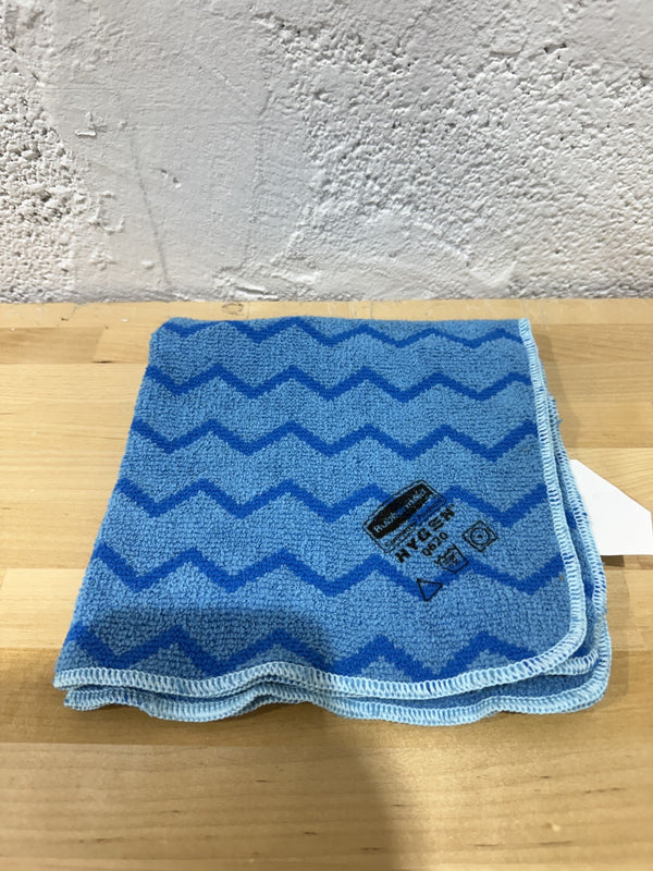 Rubbermaid Commercial HYGEN Microfiber Cloth for Mirrors/Glass, Dark Blue