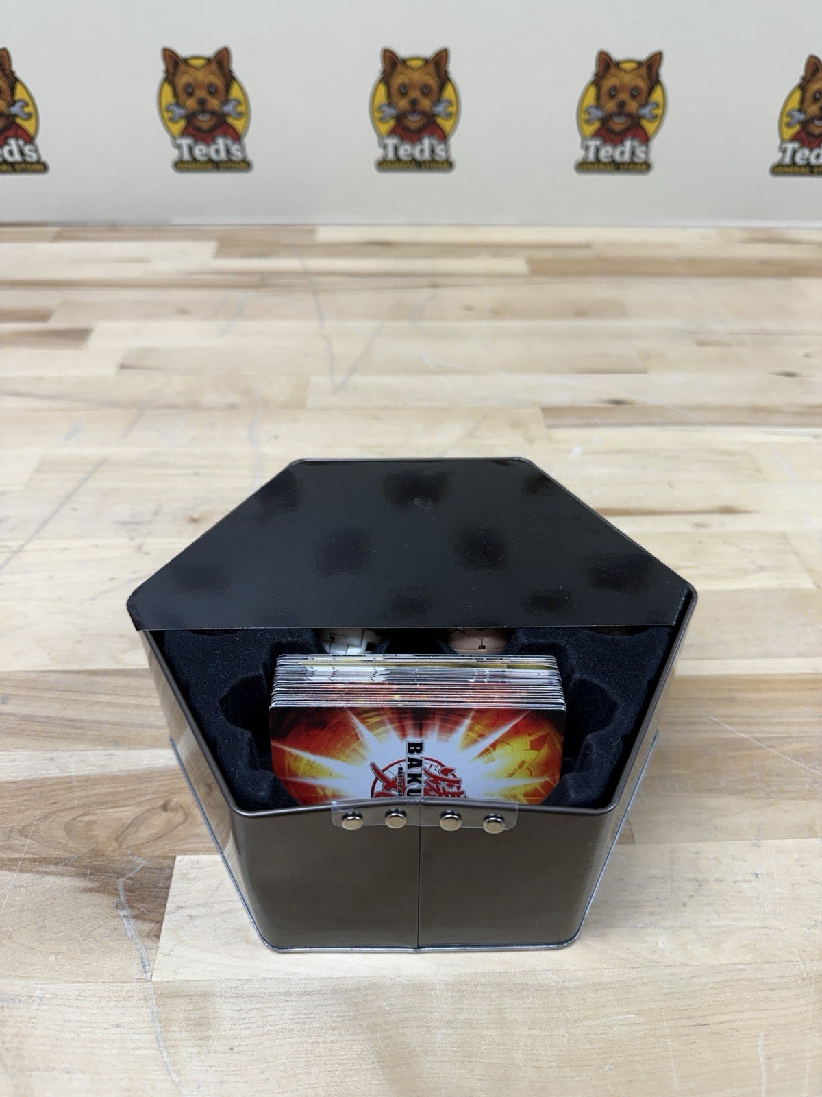 Bakugan 18 Battle Brawlers Hexagon Tin Collector’s Set (Missing Pieces)