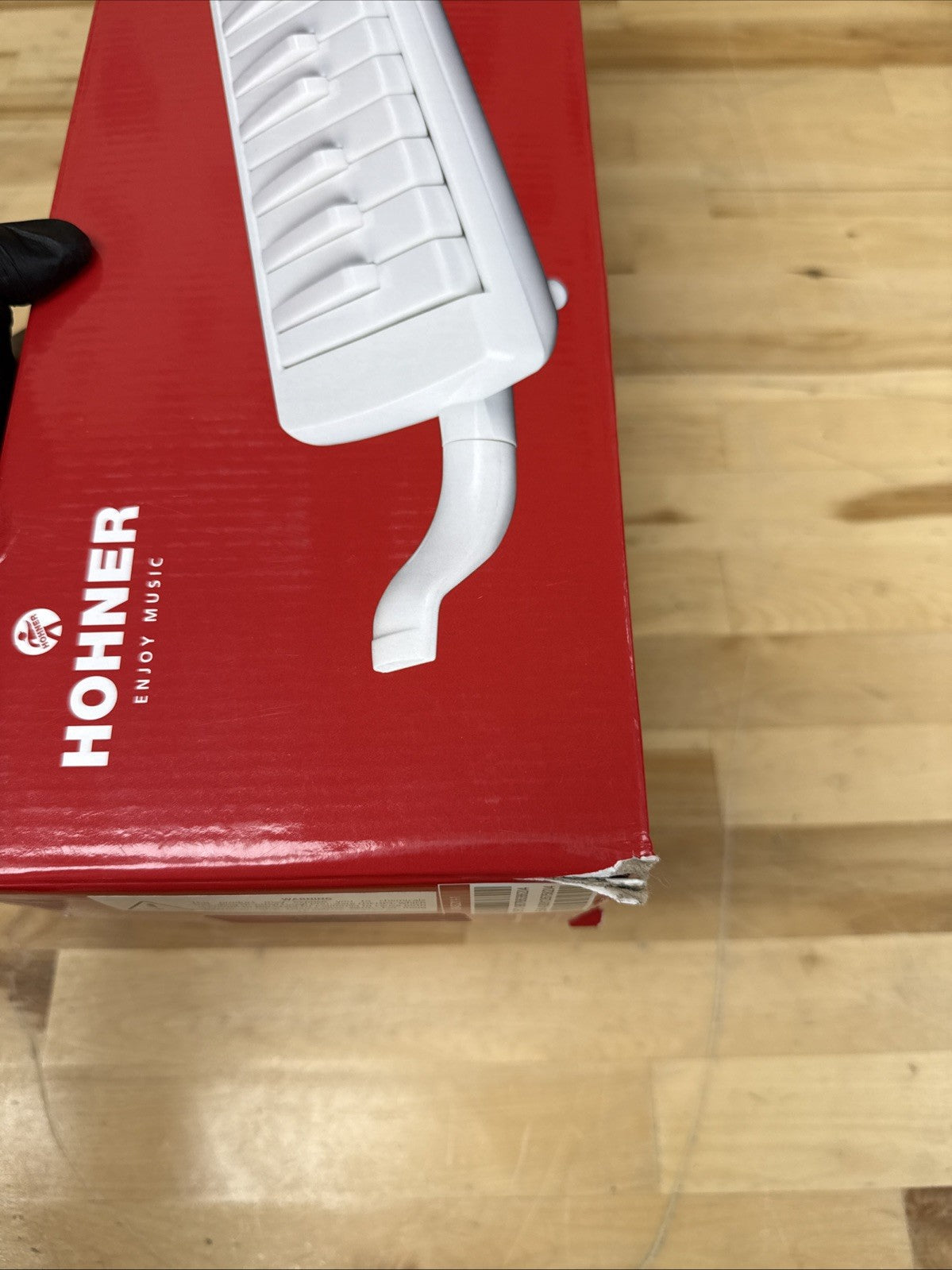 Supreme x Hohner Melodica FW18 – White 32-Key Instrument + Case – Rare Collab